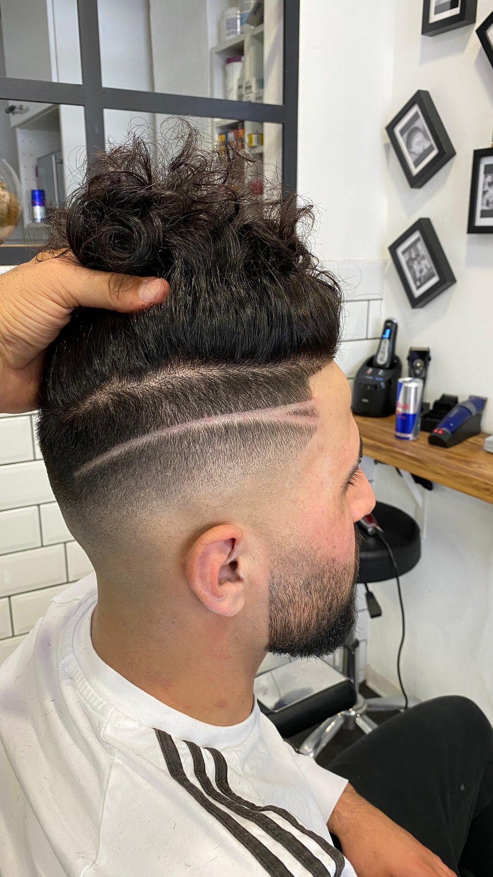 Detail eines präzise geschnittenen Fades bei Kawa Friseur